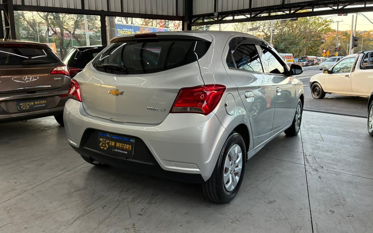 imagem-https://www.socarrao.com.br/sc-vehicle-images-prod/4291262/1791312797271-V2hhdHNBcHAgSW1hZ2UgMjAyNi0xMC0wNiBhdCAxNS40MS4yMiAoMSkuanBlZw.jpeg