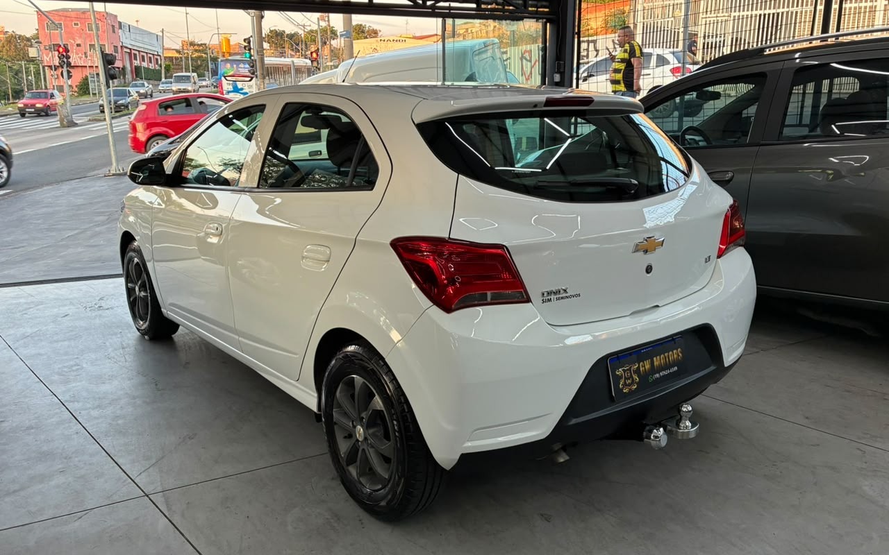 imagem-https://www.socarrao.com.br/sc-vehicle-images-prod/4291475/1791314230272-V2hhdHNBcHAgSW1hZ2UgMjAyNi0wOS0yNSBhdCAxNy41MS4xNSAoMSkuanBlZw.jpeg