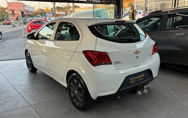 imagem-https://www.socarrao.com.br/sc-vehicle-images-prod/4291475/1791314230272-V2hhdHNBcHAgSW1hZ2UgMjAyNi0wOS0yNSBhdCAxNy41MS4xNSAoMSkuanBlZw.jpeg
