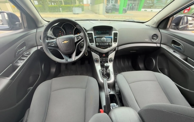 imagem-https://www.socarrao.com.br/sc-vehicle-images-prod/4291711/1791315908915-H6mDNqPUn2c8HIMNB3UYLs6iu6oZkWqD.jpg