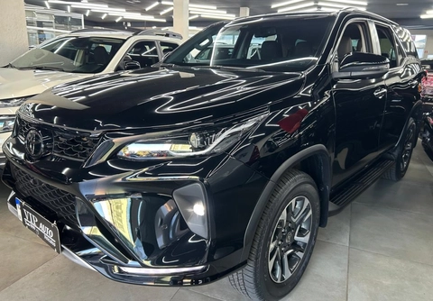 Toyota Hilux SW4 2025 Preto — foto 1 de 3