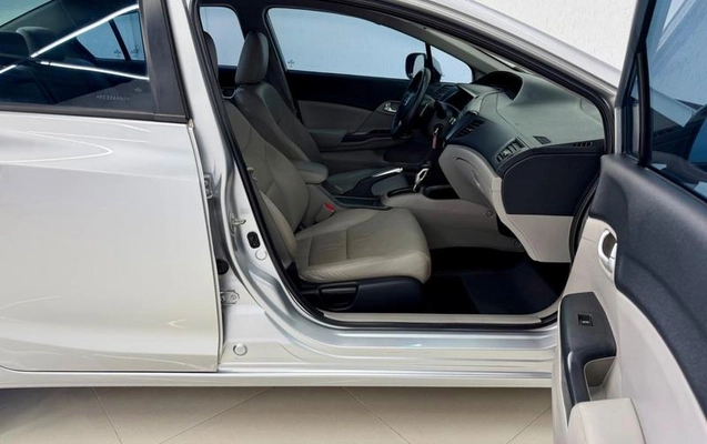 imagem-https://www.socarrao.com.br/sc-vehicle-images-prod/4292024/1791318024924-8338142_18_B_95b42df272.jpeg
