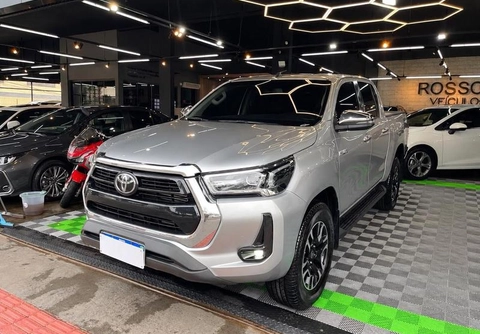 Toyota Hilux 2021 Prata — foto 1 de 3