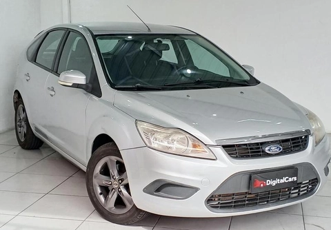 Ford Focus 2011 Prata — foto 1 de 3