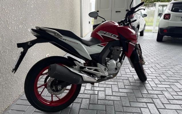 imagem-https://www.socarrao.com.br/sc-vehicle-images-prod/4293070/1791373400728-8430200_2_B_62d2379e56.jpeg