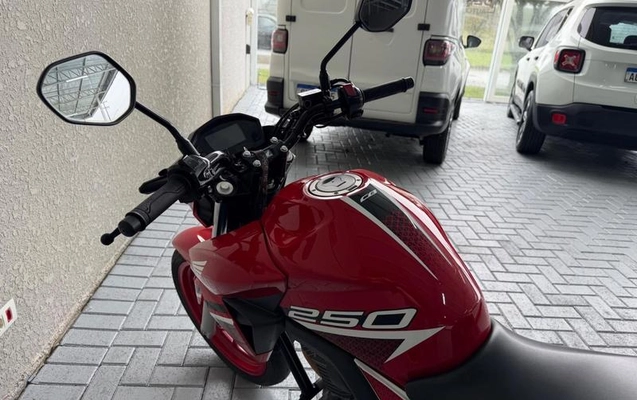 imagem-https://www.socarrao.com.br/sc-vehicle-images-prod/4293070/1791373400731-8430200_4_B_56efc5d67c.jpeg