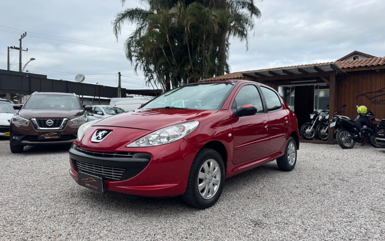 Peugeot 207 XR 1.4 Flex 8V 5p 2011 Vermelho — foto 1 de 3