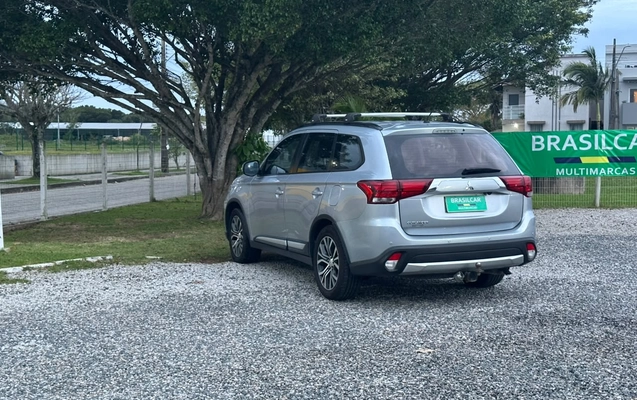 imagem-https://www.socarrao.com.br/sc-vehicle-images-prod/4293282/1791330343935-003_38f0f4ce5fd56fc74fe79579c395452a.jpg
