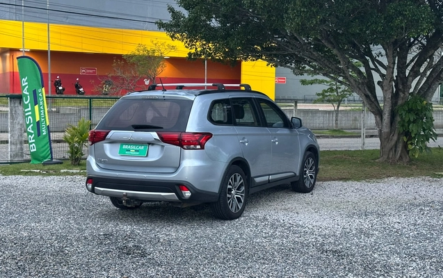 imagem-https://www.socarrao.com.br/sc-vehicle-images-prod/4293282/1791330343939-003_4e66e17f63bb5b2fdbe53329335de6a0.jpg