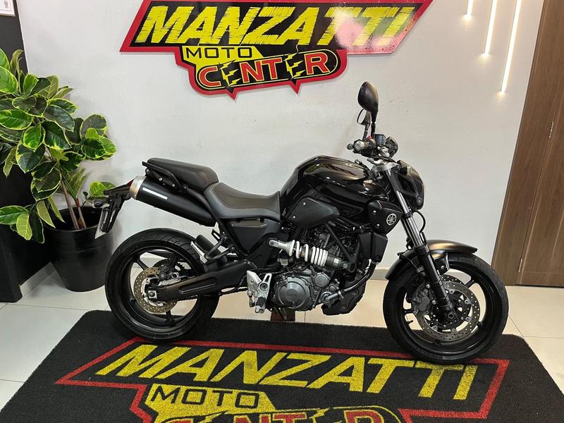 YAMAHA MT-03 321/ABS  na cor Preto em Campo Largo / PR - 42935