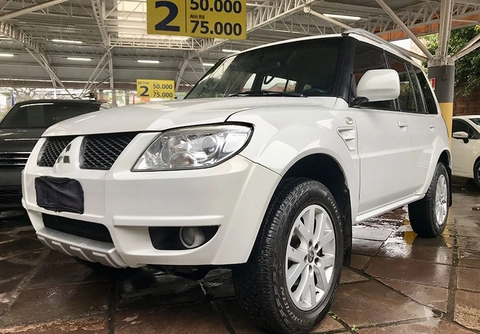 Mitsubishi Pajero TR4 2012 Branco — foto 1 de 3