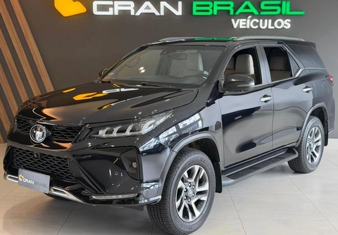 Toyota Hilux SW4 2024 Preto — foto 1 de 3