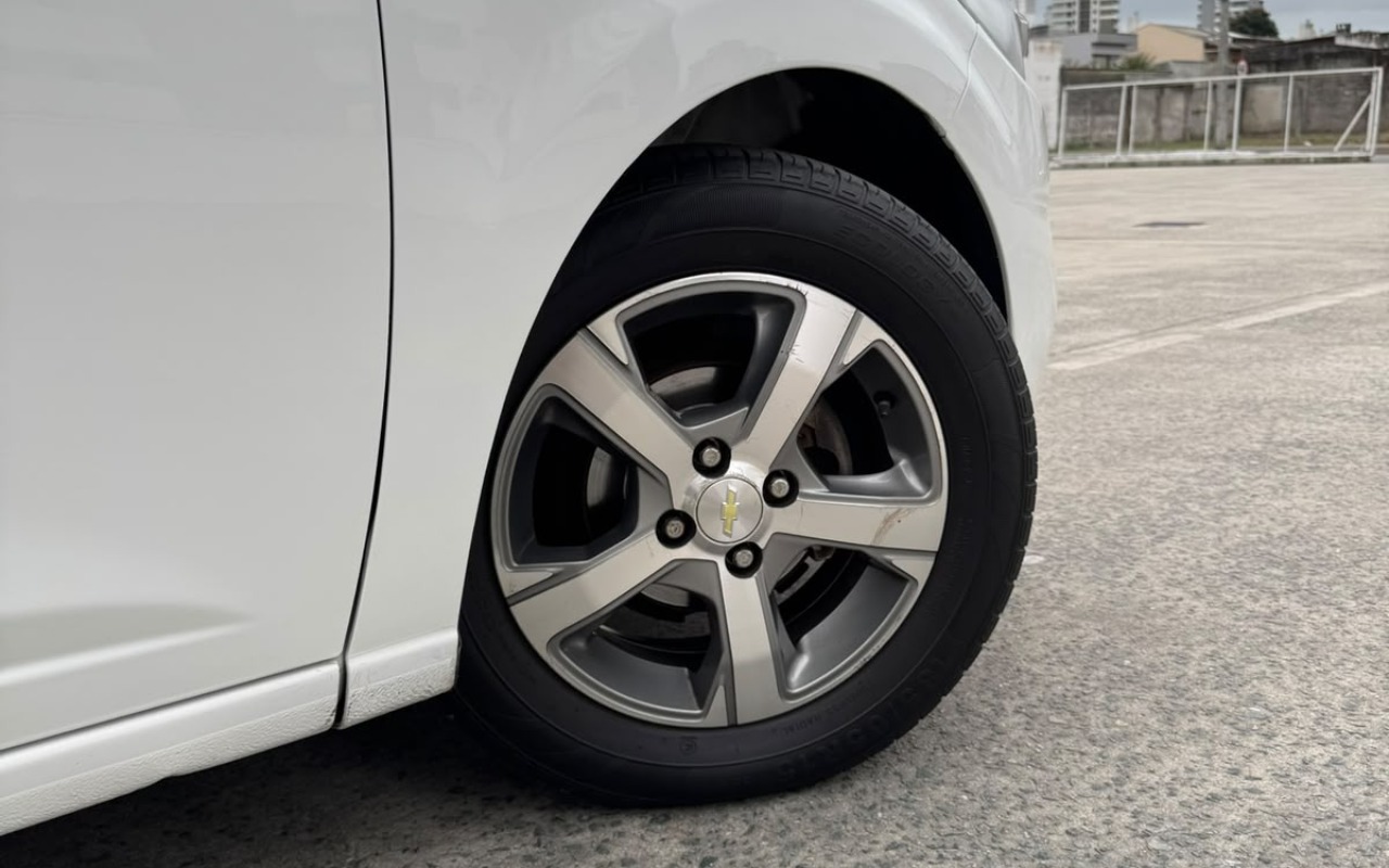 imagem-https://www.socarrao.com.br/sc-vehicle-images-prod/4298009/1791378551116-V2hhdHNBcHAgSW1hZ2UgMjAyNi0wOS0xNiBhdCAxNC40MS41NyAoMSkuanBlZw.jpeg
