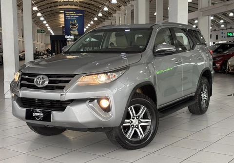 Toyota Hilux SW4 2019 Prata — foto 1 de 3