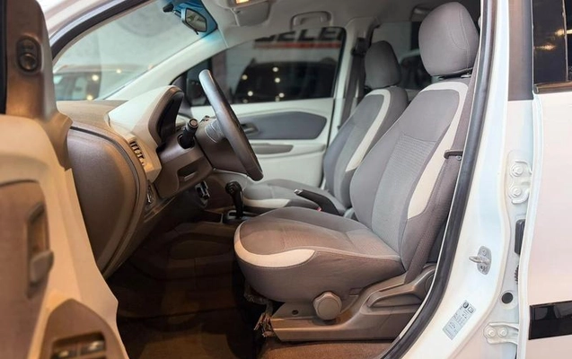 imagem-https://www.socarrao.com.br/sc-vehicle-images-prod/4298778/1792073672303-8510852_2_B_457961a44a.jpeg
