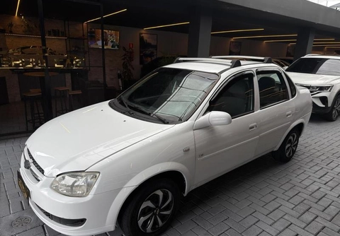 Chevrolet Classic 2011 Branco — foto 1 de 3
