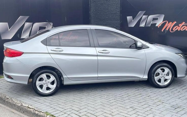 imagem-https://www.socarrao.com.br/sc-vehicle-images-prod/4300266/1791821802615-8551983_1_B_60d23be16f.jpeg