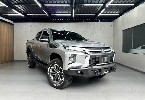 Mitsubishi L200 2022 Prata — foto 1 de 3