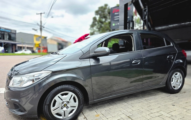 imagem-https://www.socarrao.com.br/sc-vehicle-images-prod/4300359/1791396886431-MjAyNjEwMDdfMTMzOTEwLmpwZw.jpg