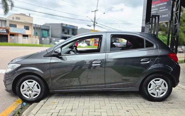 imagem-https://www.socarrao.com.br/sc-vehicle-images-prod/4300359/1791396886549-MjAyNjEwMDdfMTMzOTE4LmpwZw.jpg