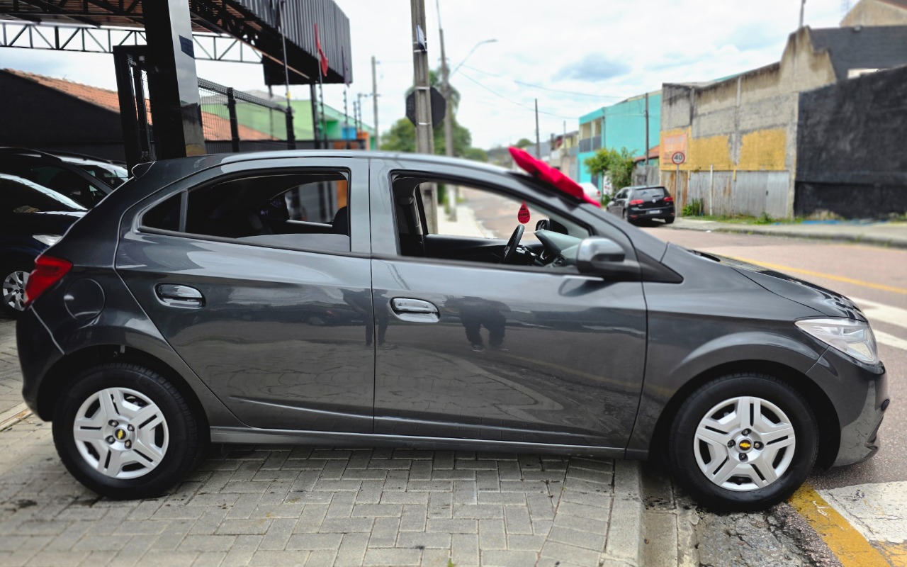 imagem-https://www.socarrao.com.br/sc-vehicle-images-prod/4300359/1791396887064-MjAyNjEwMDdfMTM0MjM1LmpwZw.jpg