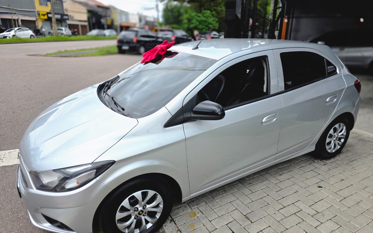 Chevrolet Onix 2019 Prata — foto 1 de 3