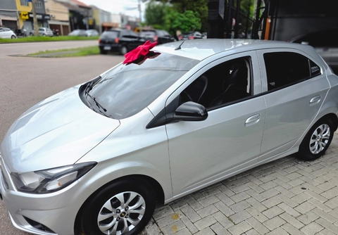 Chevrolet Onix 2019 Prata — foto 1 de 3