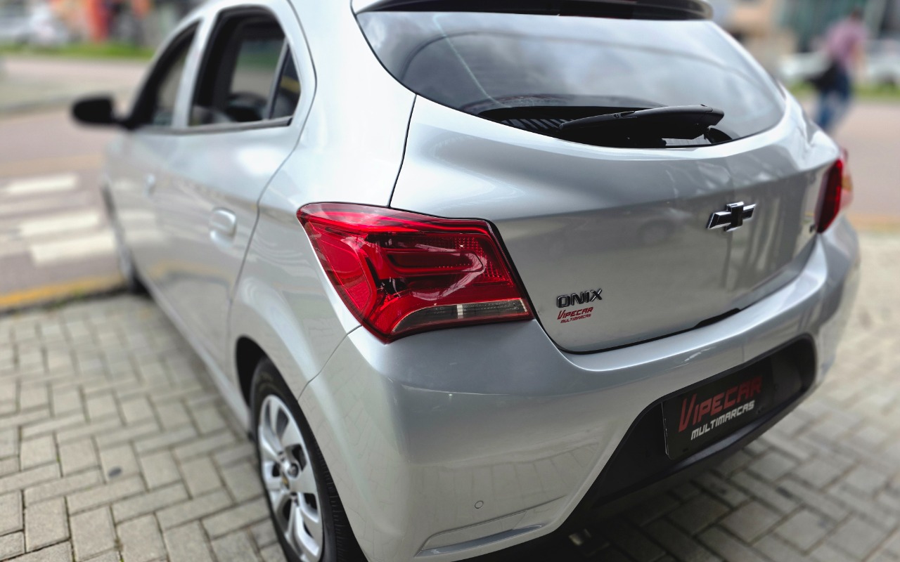 imagem-https://www.socarrao.com.br/sc-vehicle-images-prod/4300366/1791396717096-MjAyNjEwMDdfMTQwMDIwLmpwZw.jpg