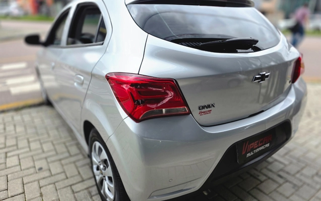 imagem-https://www.socarrao.com.br/sc-vehicle-images-prod/4300366/1791396717096-MjAyNjEwMDdfMTQwMDIwLmpwZw.jpg