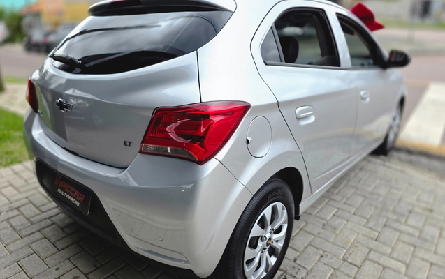 imagem-https://www.socarrao.com.br/sc-vehicle-images-prod/4300366/1791396717204-MjAyNjEwMDdfMTQwMDM2LmpwZw.jpg