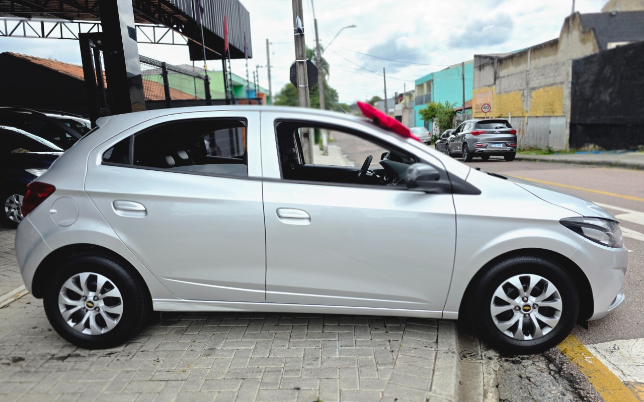 imagem-https://www.socarrao.com.br/sc-vehicle-images-prod/4300366/1791396717287-MjAyNjEwMDdfMTQwMDQ1LmpwZw.jpg