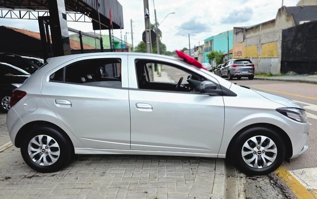imagem-https://www.socarrao.com.br/sc-vehicle-images-prod/4300366/1791396717287-MjAyNjEwMDdfMTQwMDQ1LmpwZw.jpg