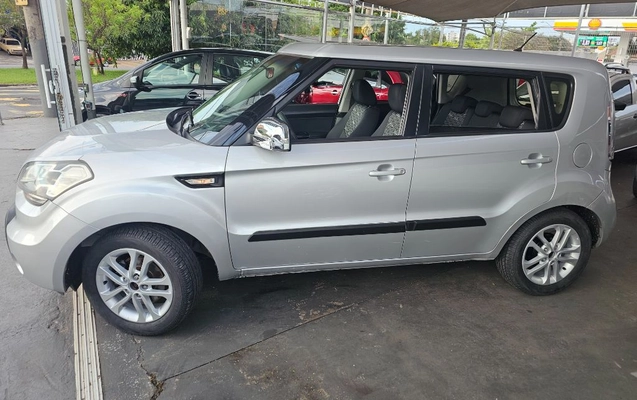 imagem-https://www.socarrao.com.br/sc-vehicle-images-prod/4300489/1791395580071-gb-996baa4.jpg