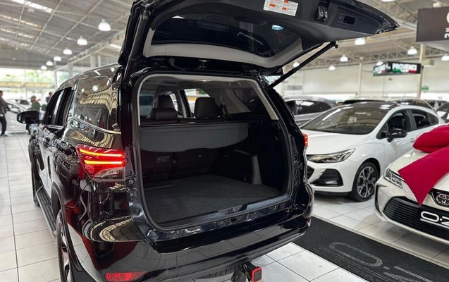 imagem-https://www.socarrao.com.br/sc-vehicle-images-prod/4300652/1791991591427-8552211_9_B_81994e4358.jpeg