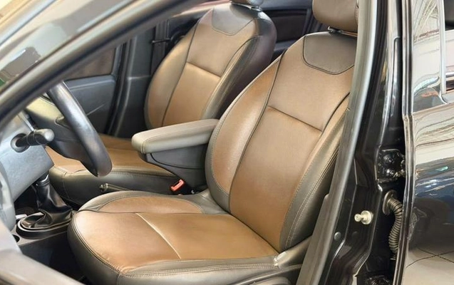 imagem-https://www.socarrao.com.br/sc-vehicle-images-prod/4300718/1791396113261-8542162_6_B_6700cd3ab1.jpeg