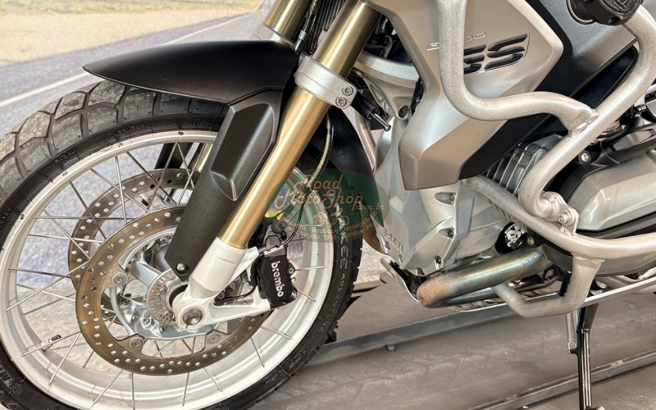 imagem-https://www.socarrao.com.br/sc-vehicle-images-prod/4300725/1791396173082-Qk1XMTIwMCBNQVJJT182LmpwZw.jpg