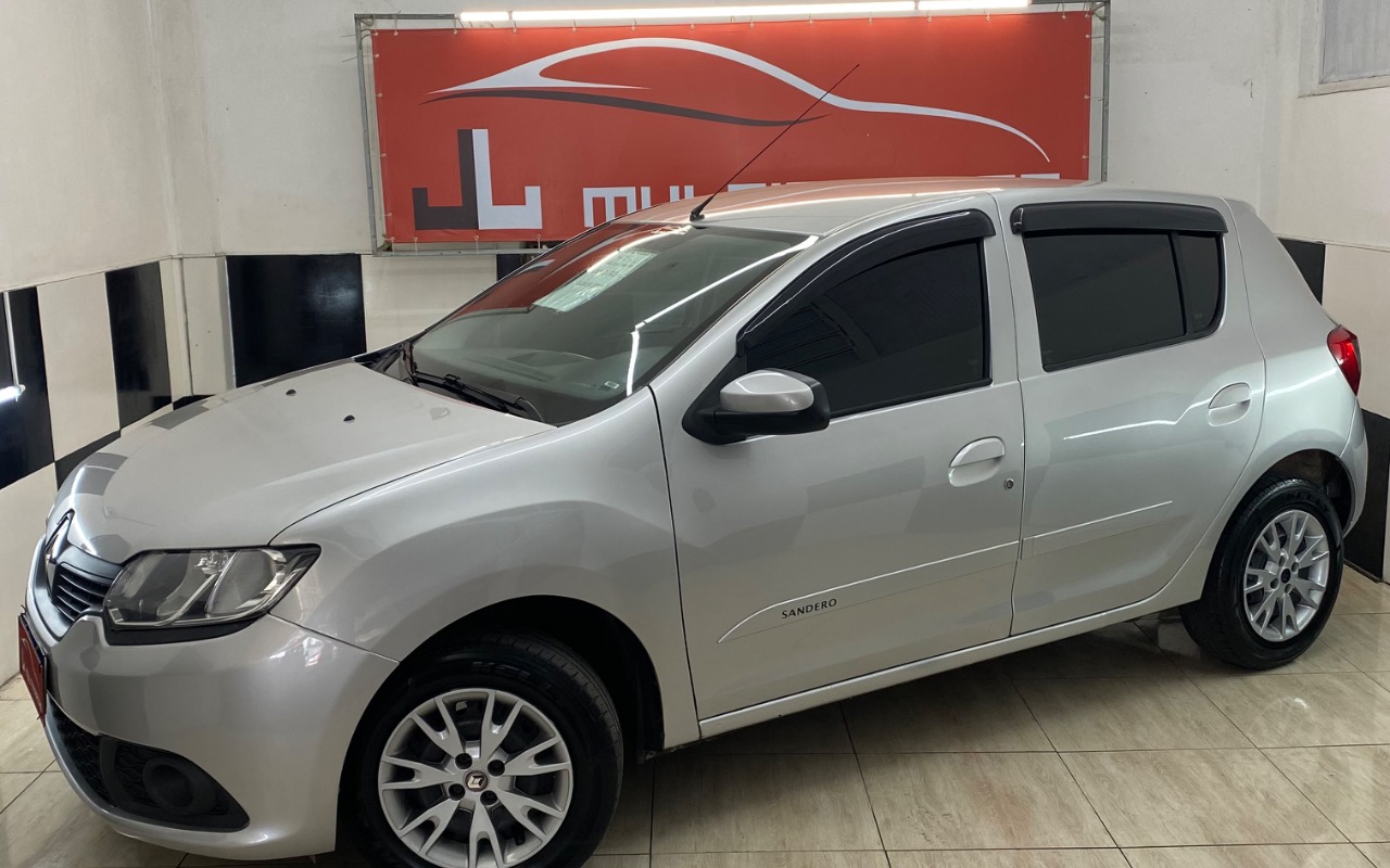 Renault Sandero 2018 Prata — foto 1 de 3