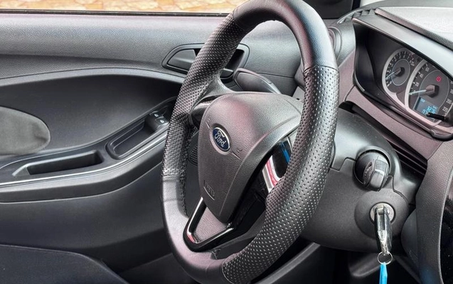 imagem-https://www.socarrao.com.br/sc-vehicle-images-prod/4301260/1791398136800-8536101_7_B_6d1844c48f.jpeg