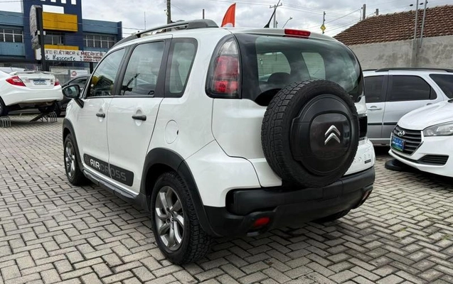 imagem-https://www.socarrao.com.br/sc-vehicle-images-prod/4301278/1791638587652-8552326_12_B_49cd68ffa1.jpeg