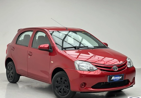 Toyota Etios 2016 Vermelho — foto 1 de 3