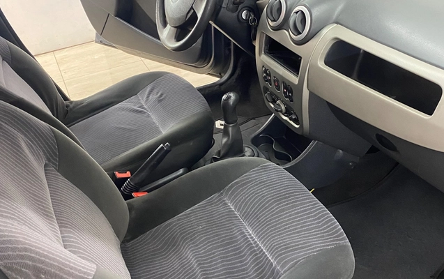 imagem-https://www.socarrao.com.br/sc-vehicle-images-prod/4301323/1791398859266-SU1HXzIzNTAuanBlZw.jpeg