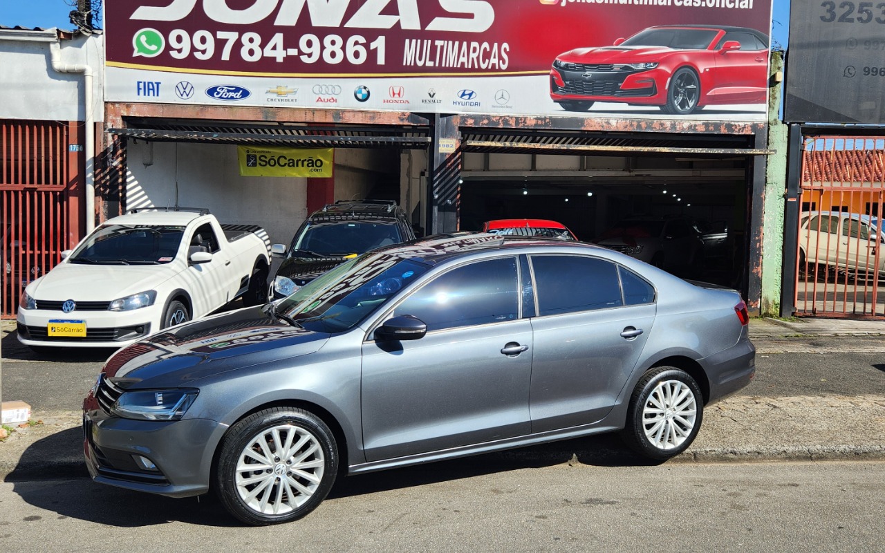 Volkswagen Jetta 2018 Cinza — foto 1 de 3