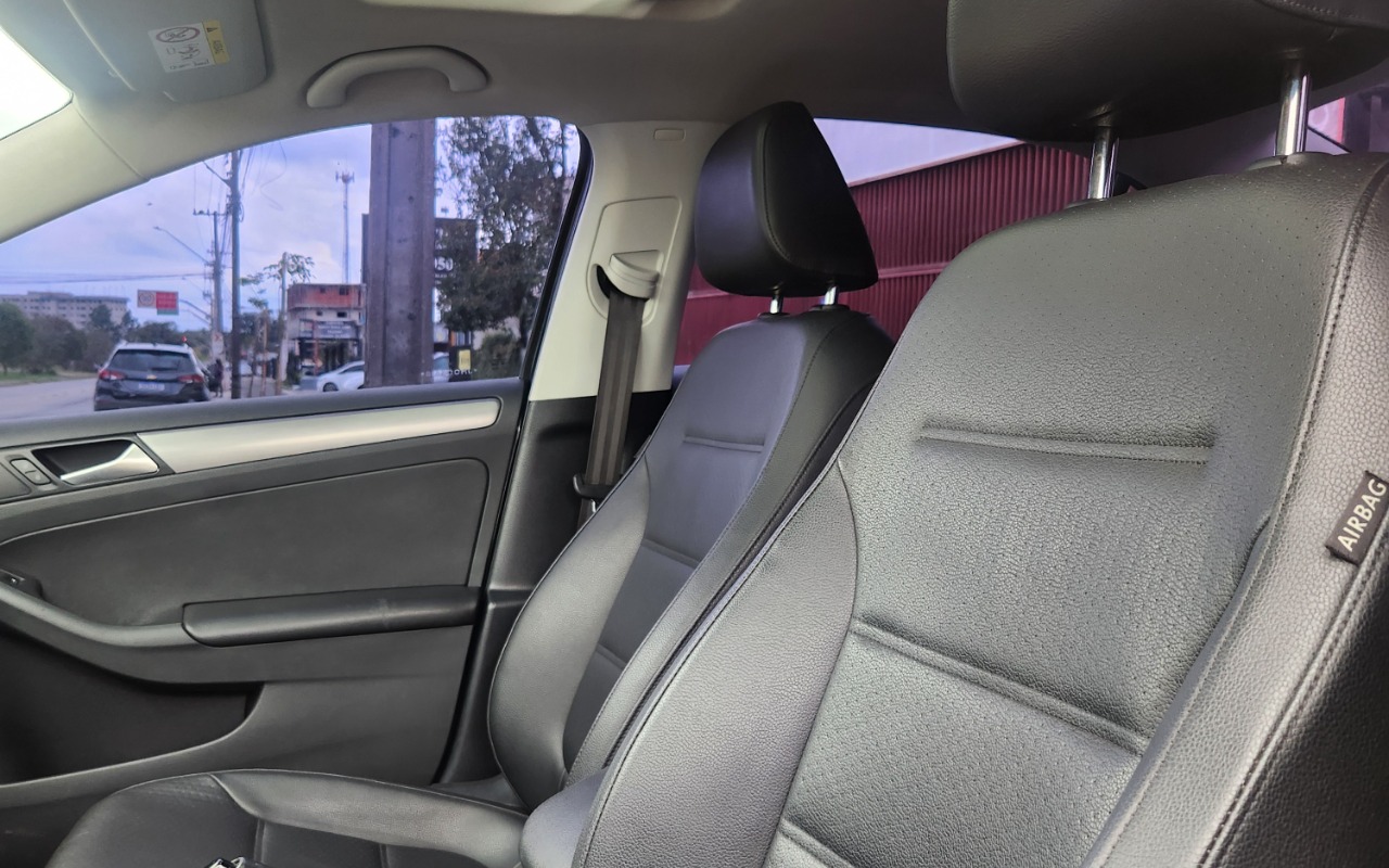 imagem-https://www.socarrao.com.br/sc-vehicle-images-prod/4301564/1791460747785-MjAyNjEwMDdfMTU1MzA2LmpwZw.jpg