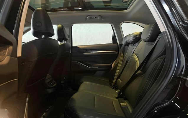imagem-https://www.socarrao.com.br/sc-vehicle-images-prod/4301731/1791403182675-8488020_12_B_31588694dc.jpeg