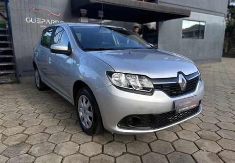 Renault Sandero 2015 Prata — foto 1 de 3
