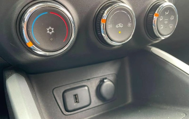 imagem-https://www.socarrao.com.br/sc-vehicle-images-prod/4302101/1791403996681-8415077_16_B_77862caee4.jpeg