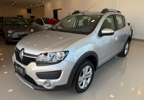 Renault Sandero 2018 Prata — foto 1 de 3