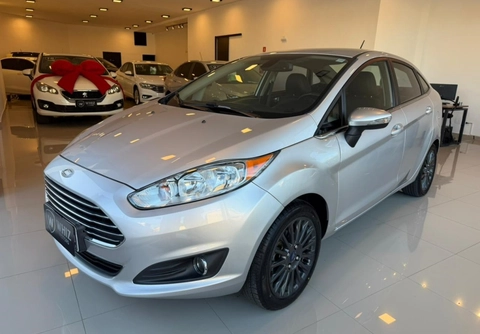 Ford Fiesta 2015 Prata — foto 1 de 3