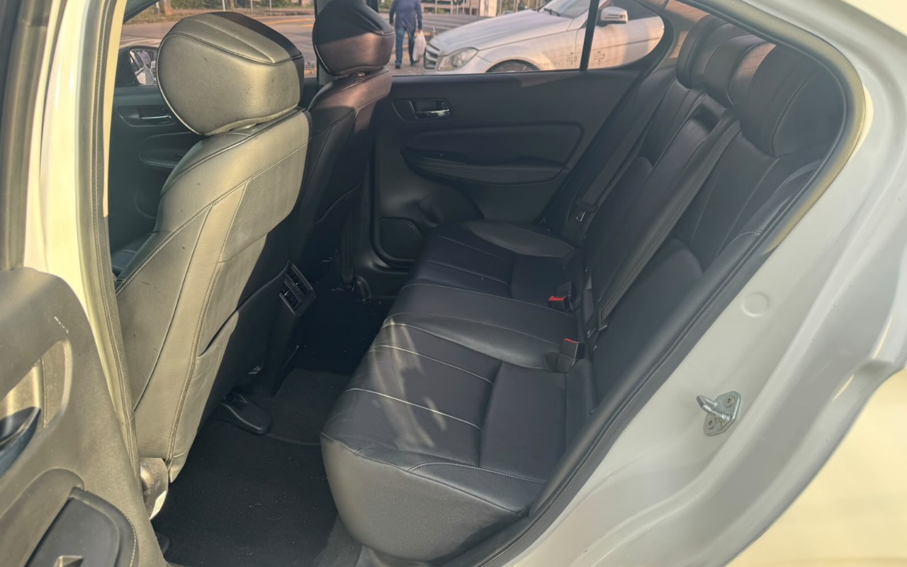 imagem-https://www.socarrao.com.br/sc-vehicle-images-prod/4302452/1791406661178-V2hhdHNBcHAgSW1hZ2UgMjAyNi0xMC0wNyBhdCAxNy4zNC4zNi5qcGVn.jpeg
