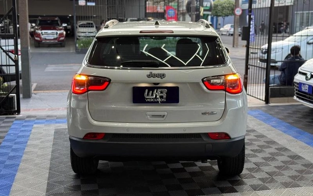 imagem-https://www.socarrao.com.br/sc-vehicle-images-prod/4302790/1791410130691-8472767_3_B_301fd6f42b.jpeg